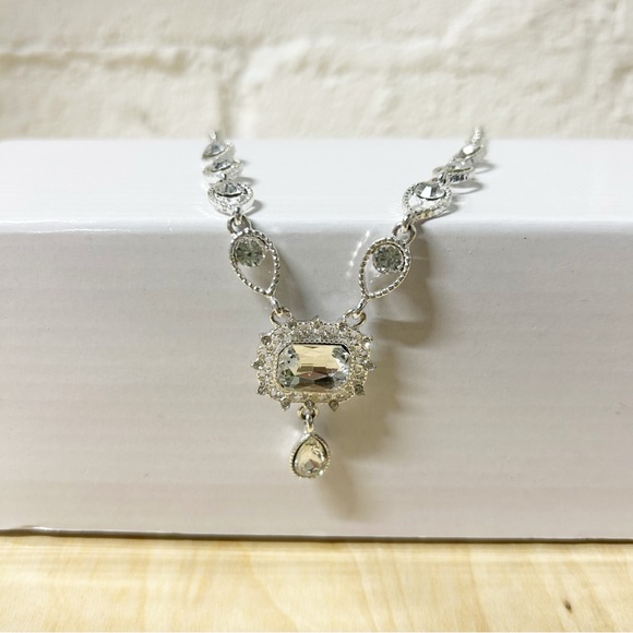 Cato Elegant Silver Necklace with Crystal Accents NWT - Picture 1 of 5